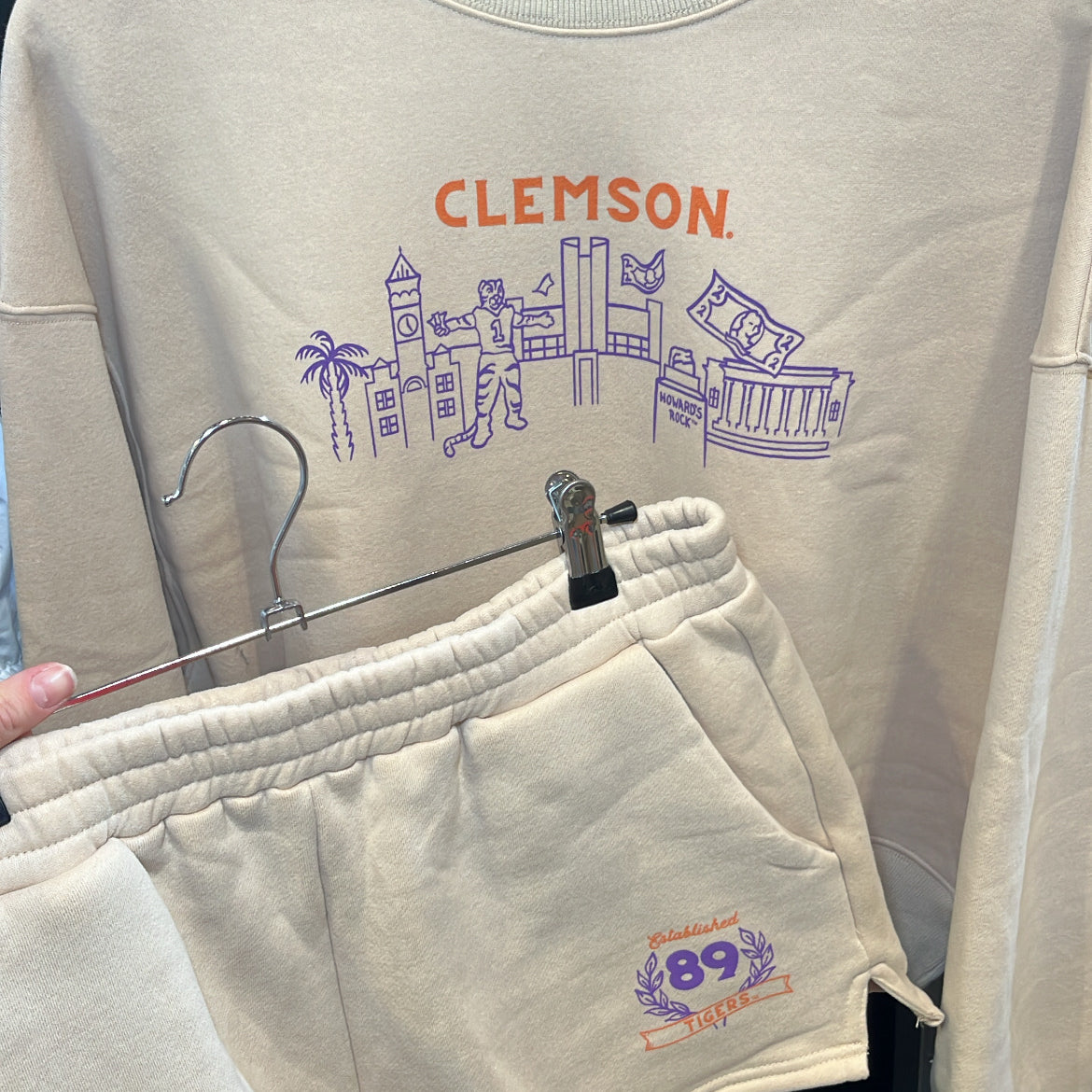 Matching Sets 🪞🕊️🤍